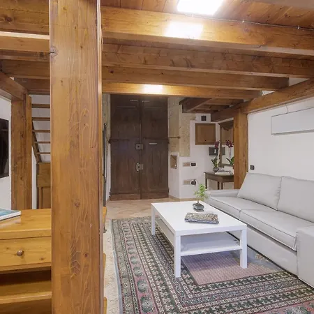 Appartement Right House - Small Garden In Old Town - Historical Castle District