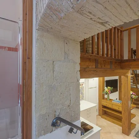 Right House - Small Garden In Old Town - Historical Castle District Appartamento *