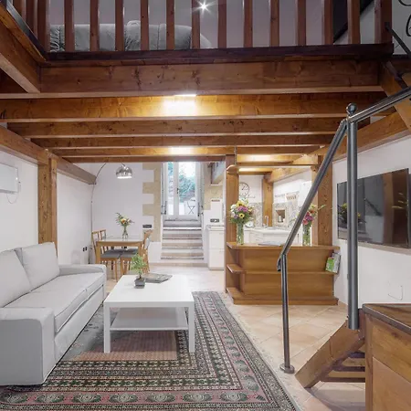 Appartement Right House - Small Garden In Old Town - Historical Castle District